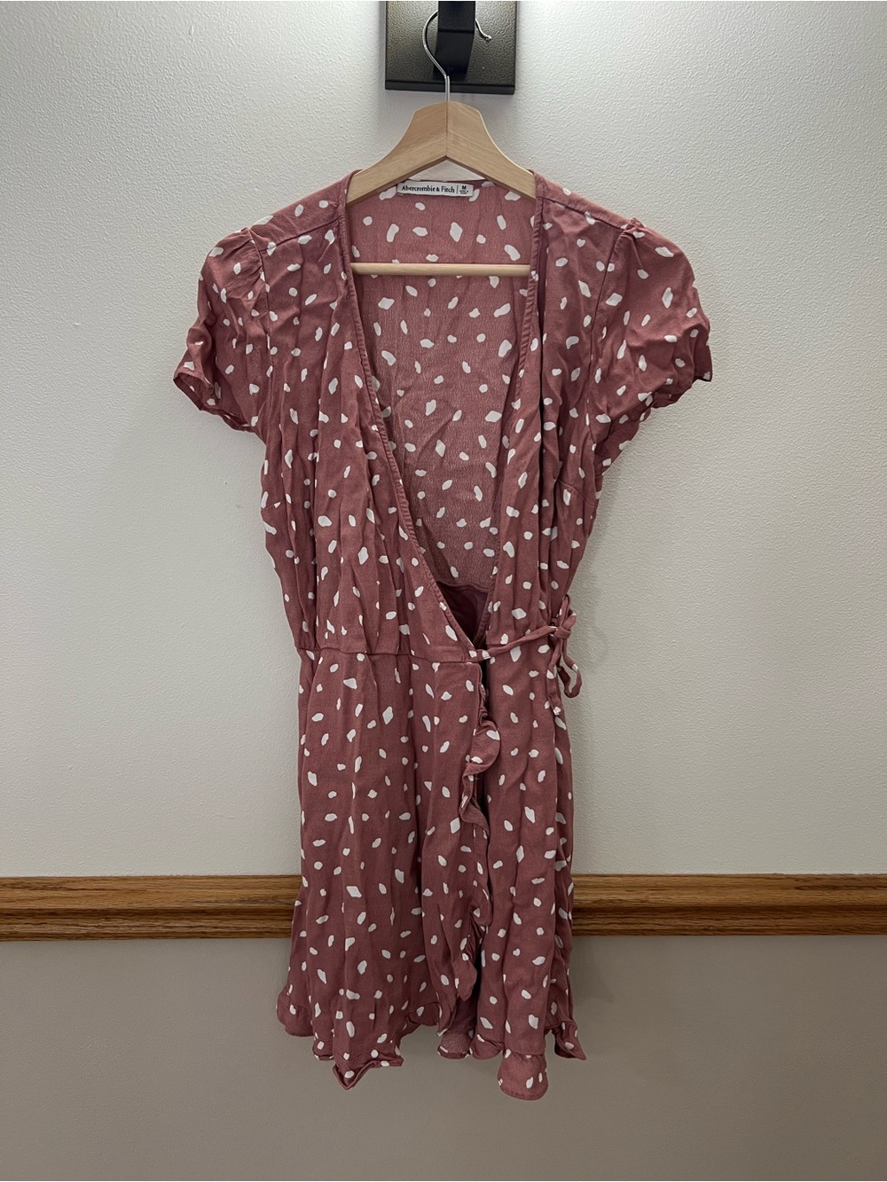 EUC Abercrombie & Fitch Dusty Rose Mini Wrap Dress size medium - Picture 2 of 7